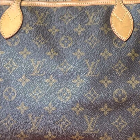 Louis Vuitton Handbags - Louis Vuitton Neverfull difference for Mm size bag and Gm size bag